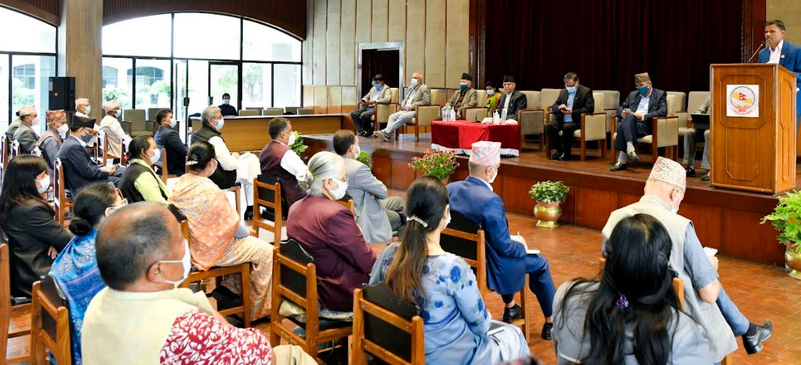 एमालेले गर्‍यो नेपालसहित १४ सांसदलाई कारवाही