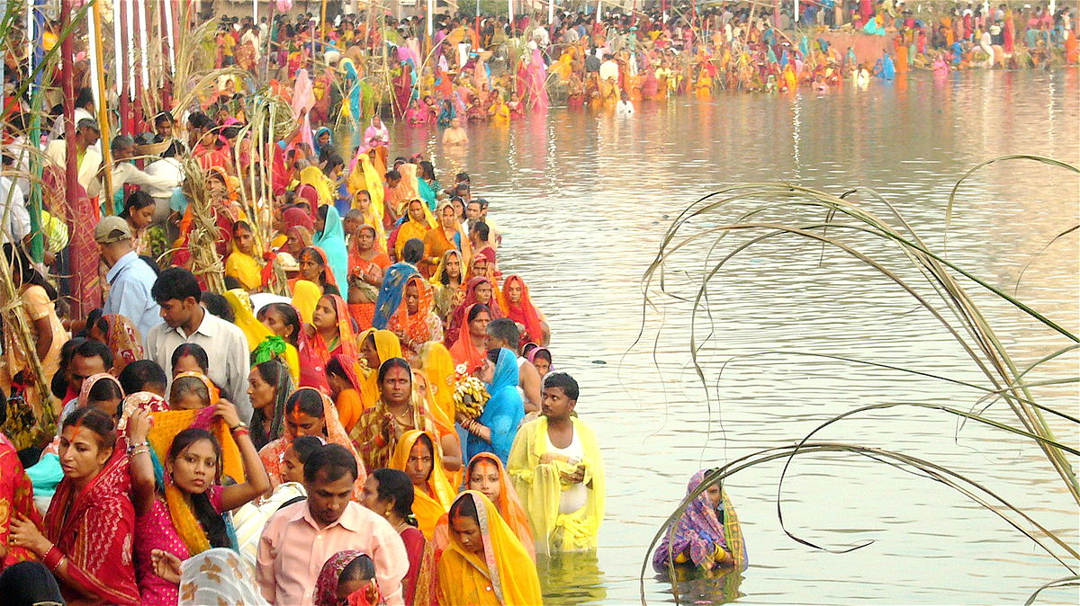 सूर्यदेवको पूजा आराधना गरी मनाइँदै छठ