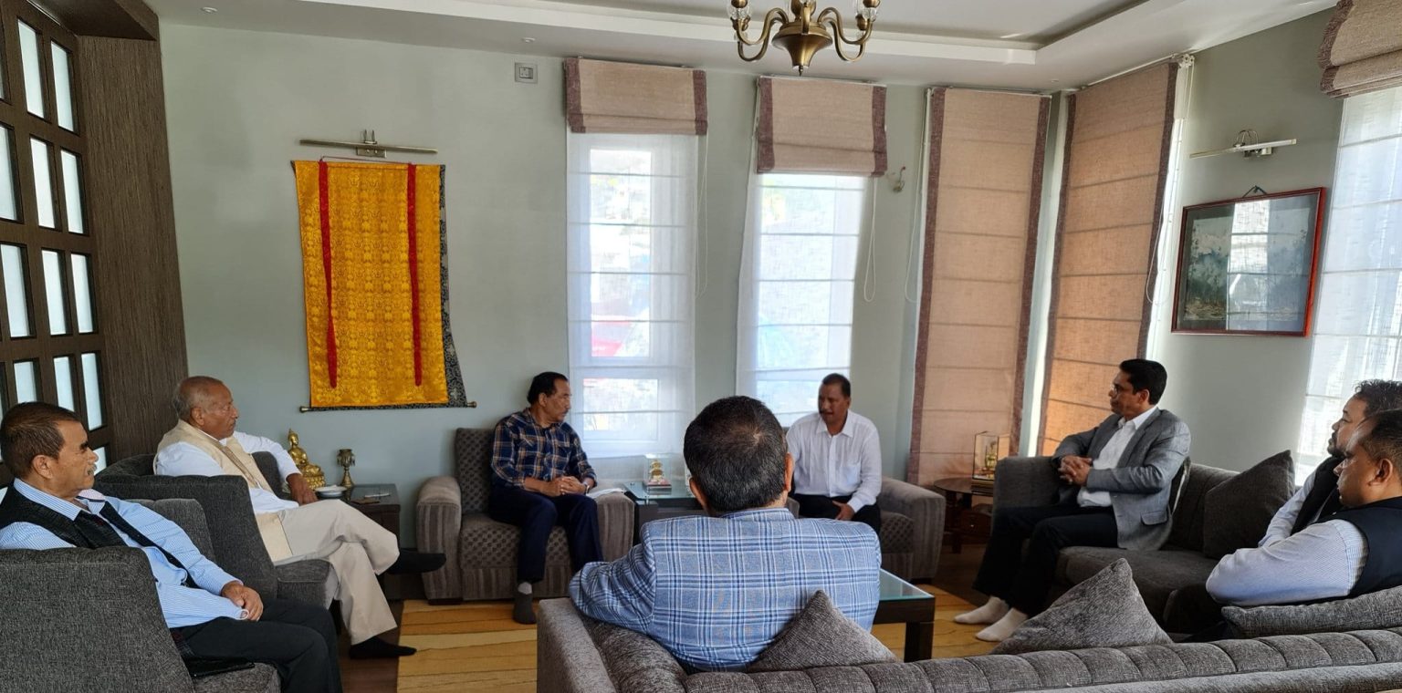 रा.प्र.पाका अध्यक्ष कमल थापा र ने.क.पाका महासचिव नेत्रविक्रम चन्द विप्लवबीच भेटवार्ता