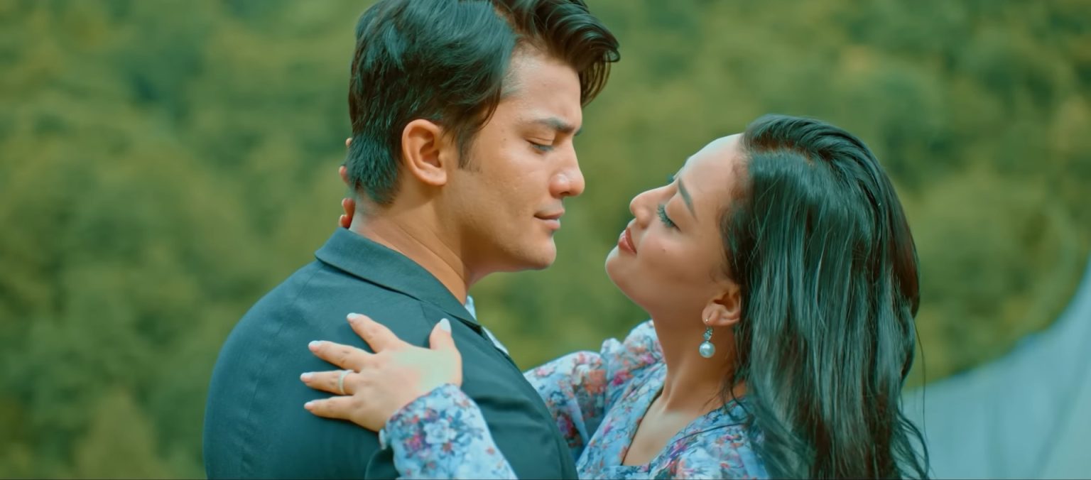 चनुको ‘बेग्लै खुशी’मा आकाश र करुणाको रोमान्स