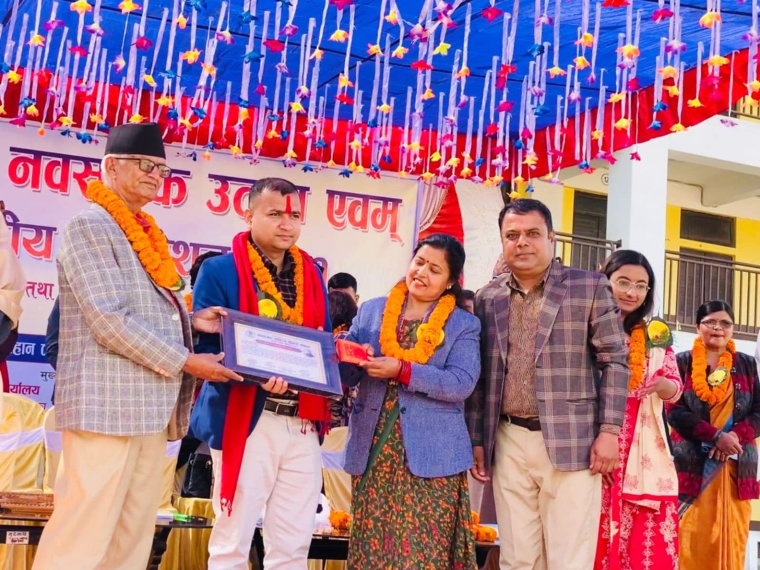 नवसर्जक साहित्य चौतारीद्वारा उपन्यासकार केशव घिमिरे सम्मानित
