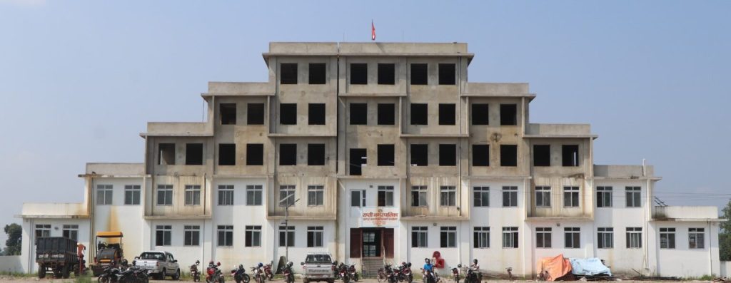 नगरपालिकाले हटायो ७२ कर्मचारी, एम्बुलेन्स चालकदेखि चिकित्सकसम्म !