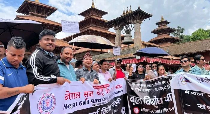 सुनमा विलासिता कर र बहुमूल्य पत्थरमा भ्याट खारेजीको माग गर्दै सुनचादी शिल्प ब्यबसायी तथा कालीगढ सङ्घर्ष समितिद्वारा ¥यालीको घोषणा