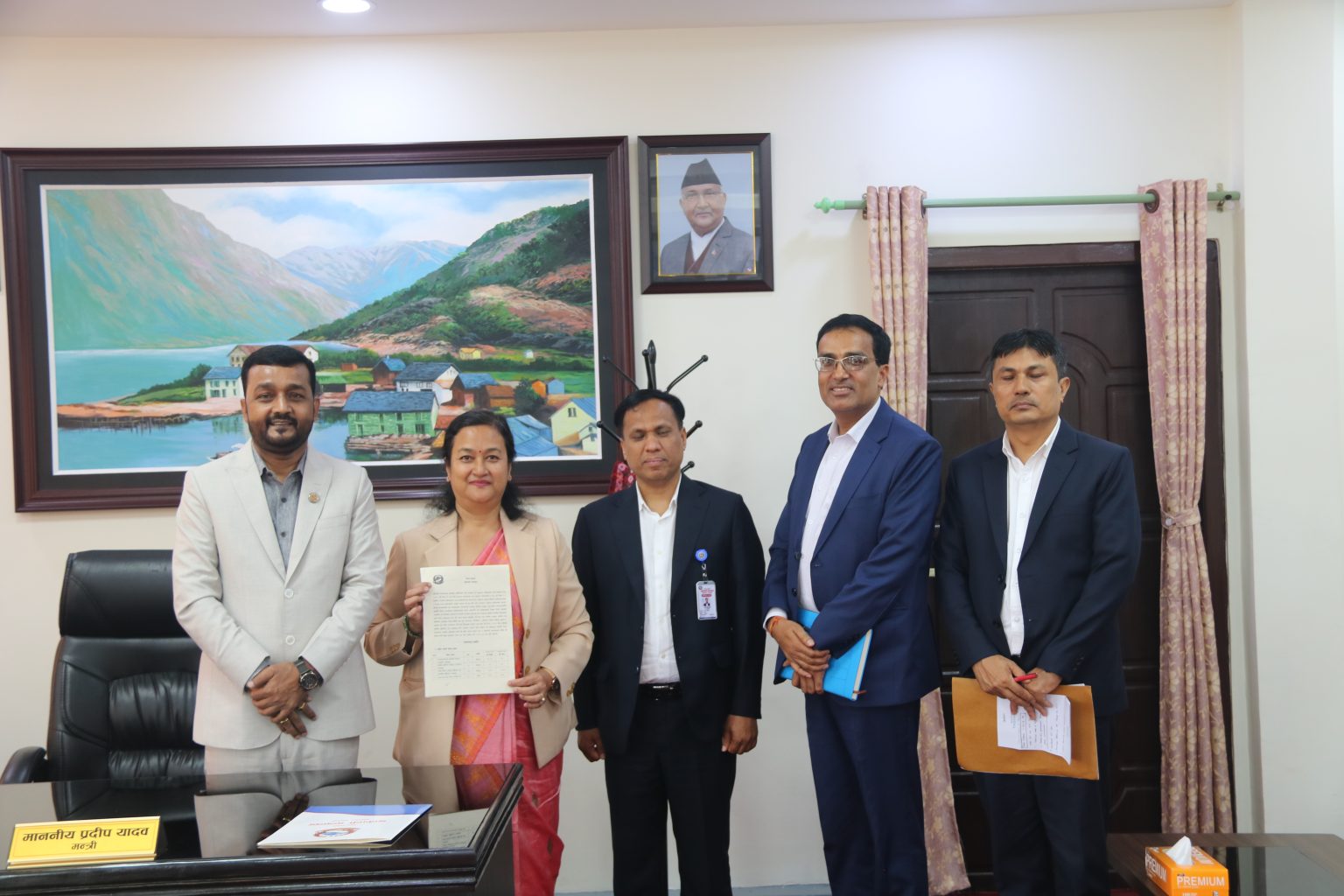 खानेपानीमन्त्री यादव र सचिव ई बज्राचार्यबीच कार्यसम्पादन सम्झौता