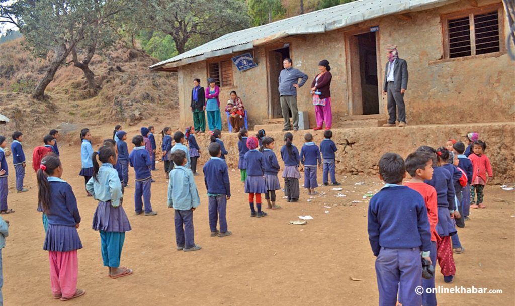 बसाइँसराइले रित्तिदै गाउँ, विद्यालयमा विद्यार्थी अभाव