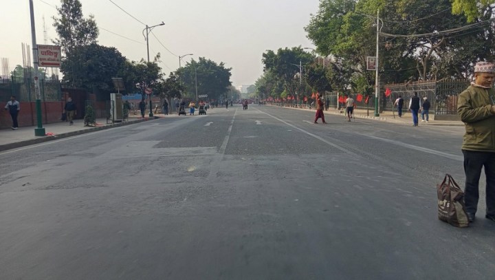 उपत्यकामा निषेधाज्ञा र कर्फ्यू खुकुलो गर्दै निरन्तरता