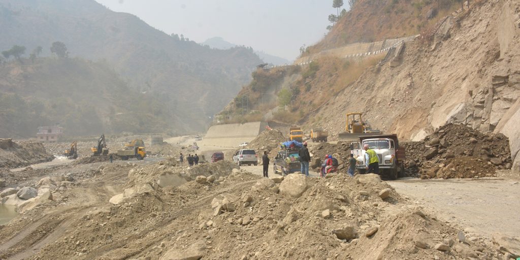 वीपी राजमार्गमा रातीको समयमा सवारी सञ्चालनमा रोक