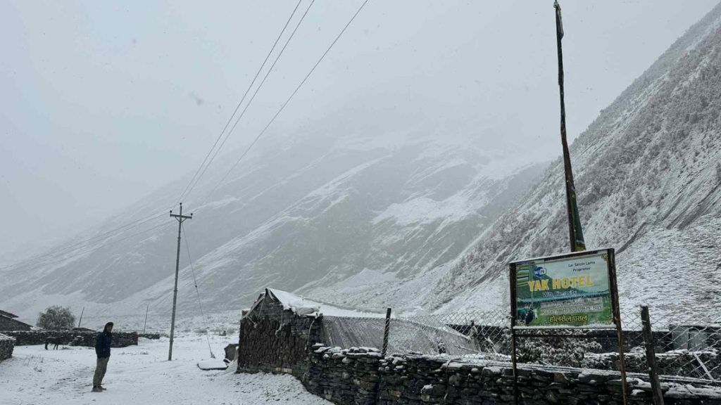 उत्तरी गोरखामा बाक्लो हिमपात हुँदा जनजीवन प्रभावित !