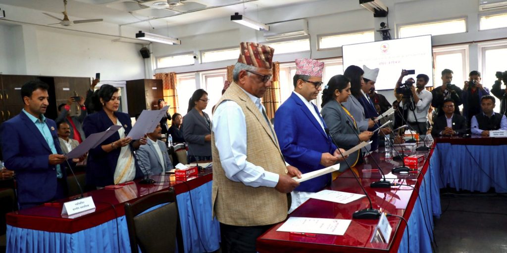दर्जन संसदीय समितिका सभापतिले लिए शपथ: सार्वजनिक लेखामा कांग्रेस, अन्यमा रास्वपा