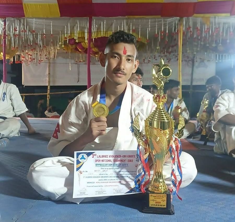 जनकपुरधाममा सर्लाहीका सबिन वाईवा चम्किए, फुल कन्ट्याक्ट करातेमा खुला तौल समूहको उपाधि जिते